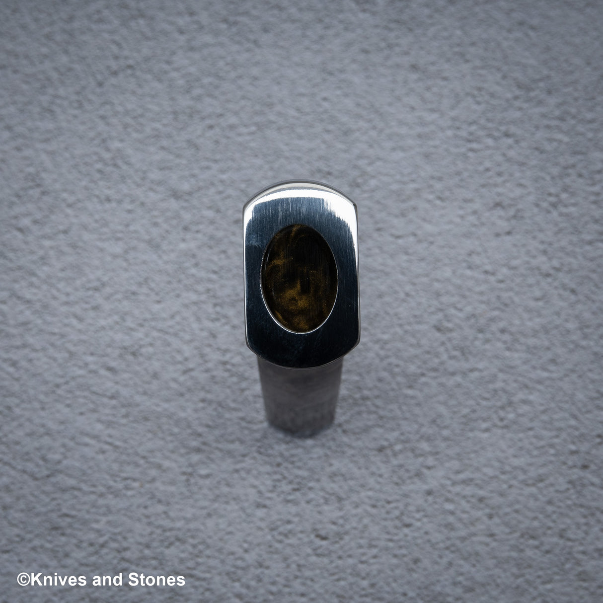 穩定的金黃色樹脂 Nenox Style WA 手柄,適用於牛刀/柳刃