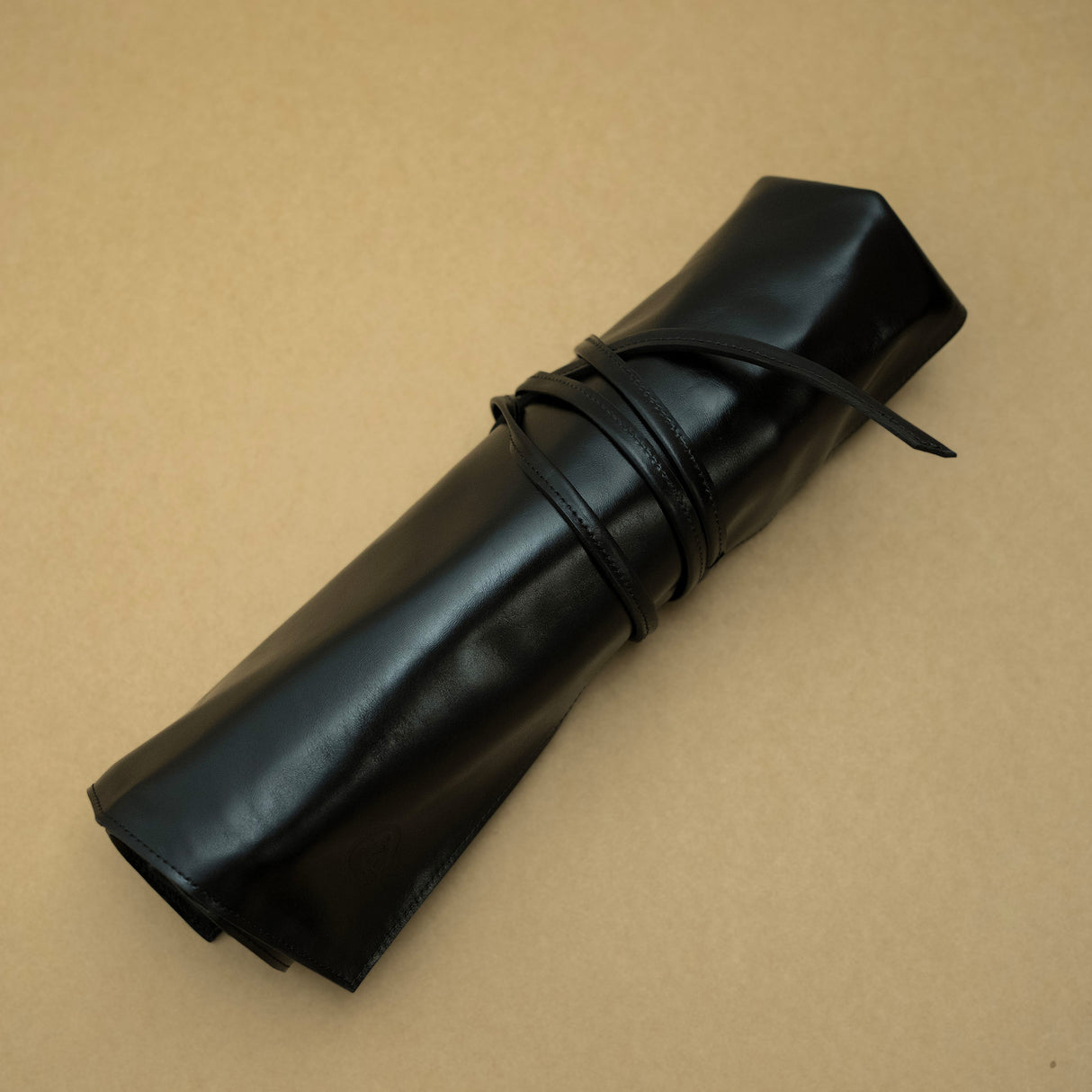 Jiu Studio 的皮革刀卷北齋主題 10 槽