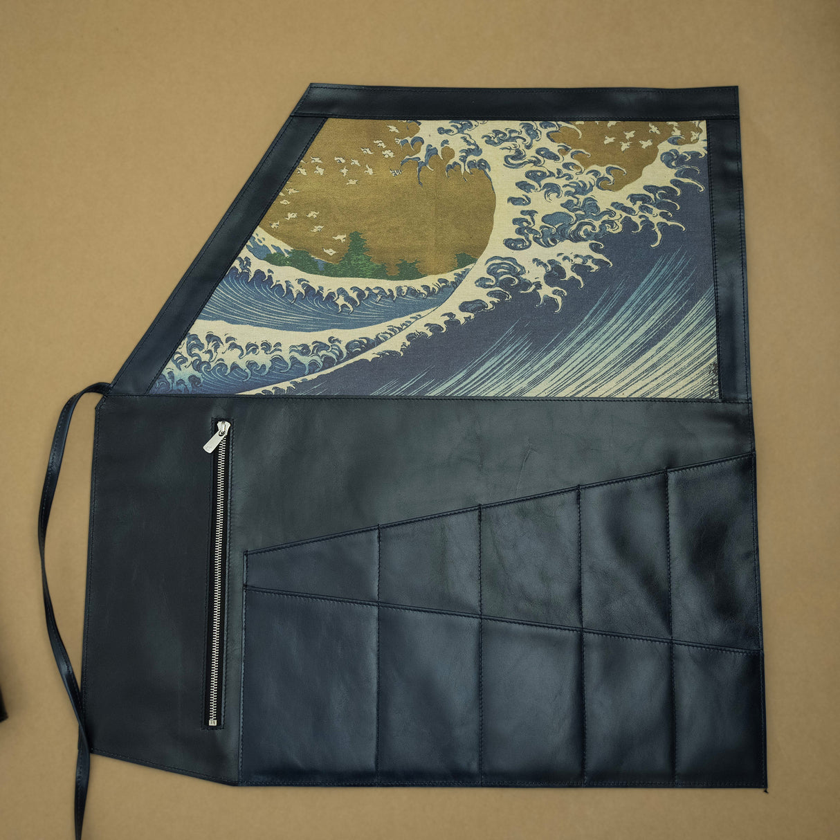 Jiu Studio 的皮革刀卷北齋主題 10 槽