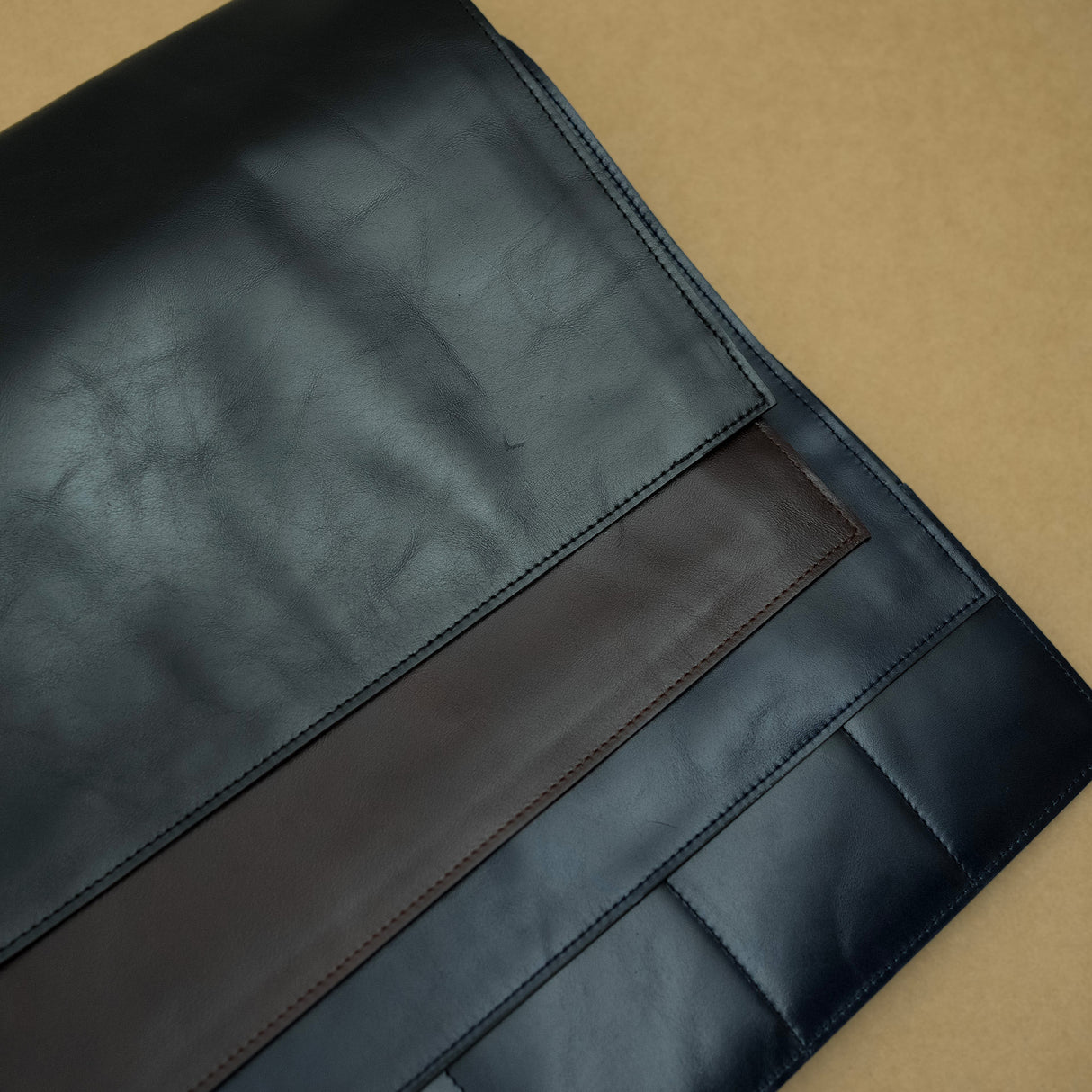 Jiu Studio 的皮革刀卷北齋主題 10 槽