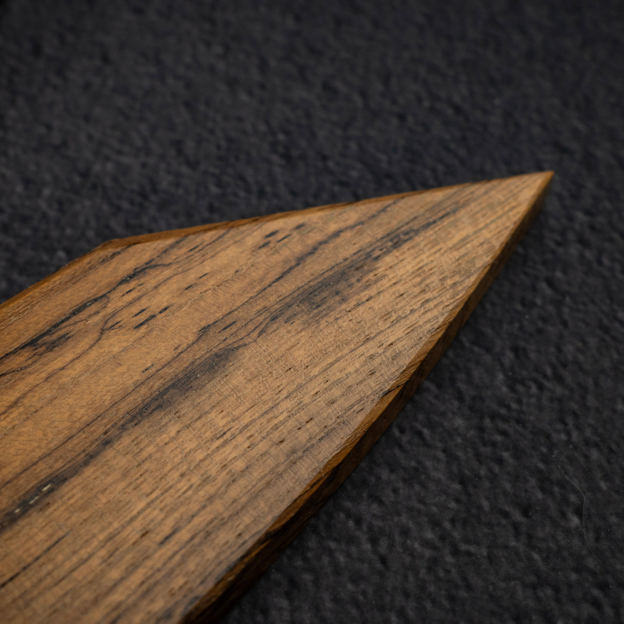 為二唐量身打造的 K-tip Gyuto 鞘(Saya),由 K&S 出品。