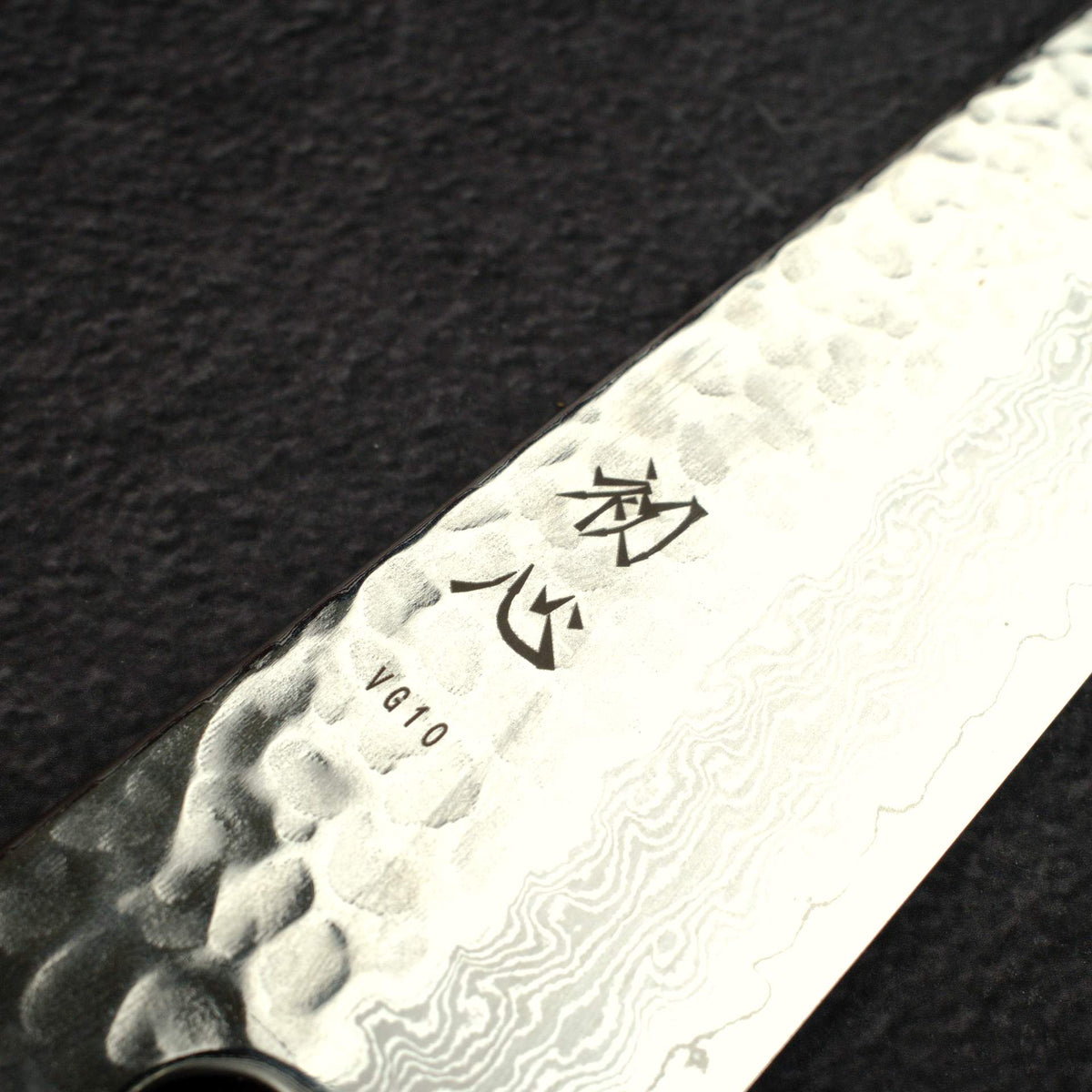 Hatsukokoro Hayabusa VG10 Damascus Tsuchime Santoku 180mm Ebony Handle