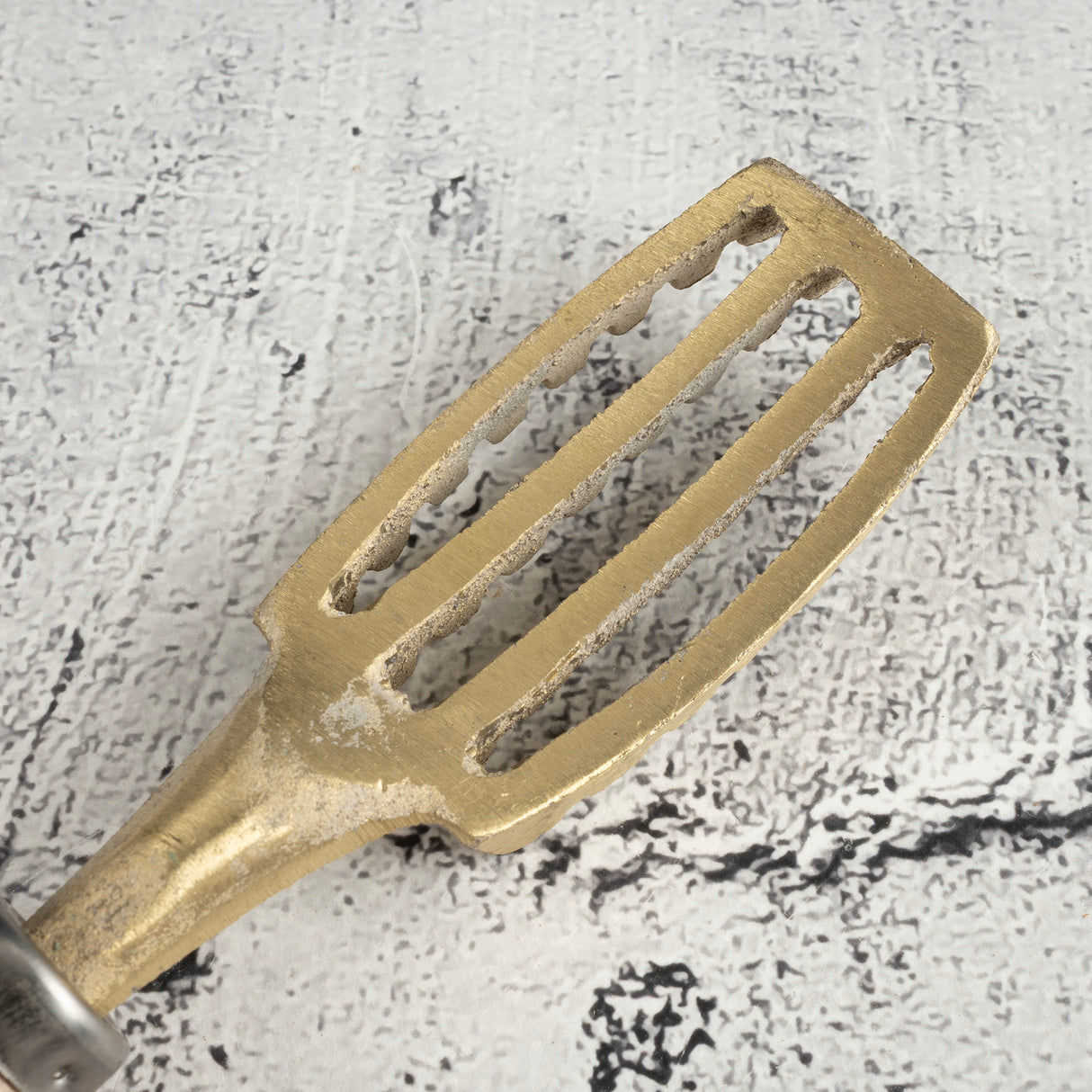 Generic Brass Fish Scaler Large