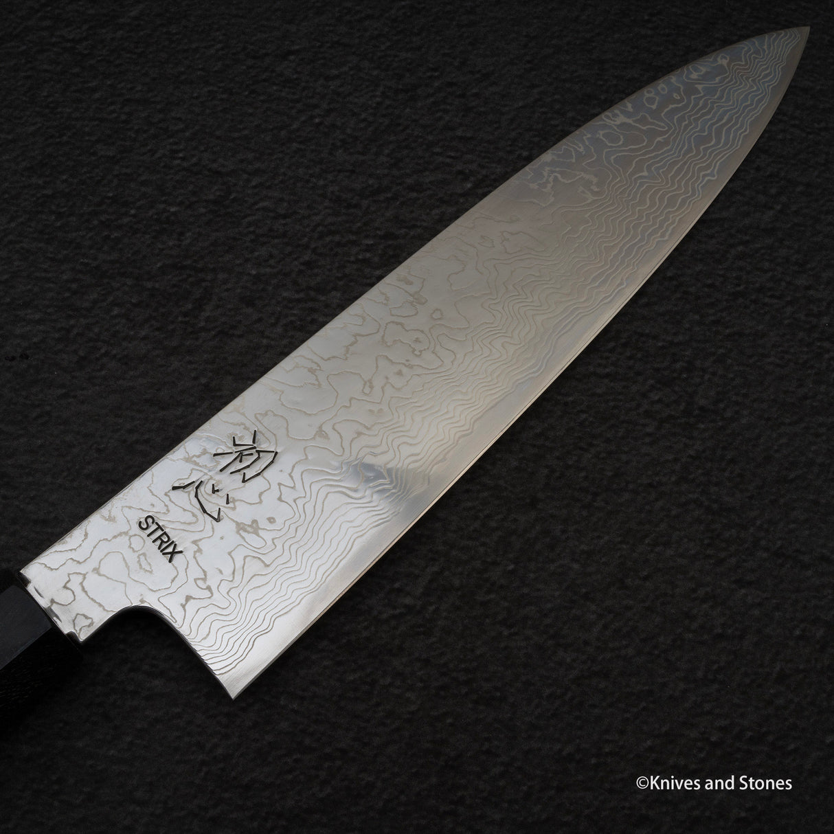 Hatsukokoro STRIX 大馬士革牛刀 210 毫米黑檀木刀柄