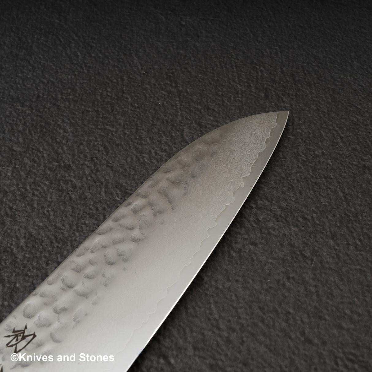 Hatsukokoro Hayabusa VG10 Damascus Tsuchime Santoku 180mm Ebony Handle