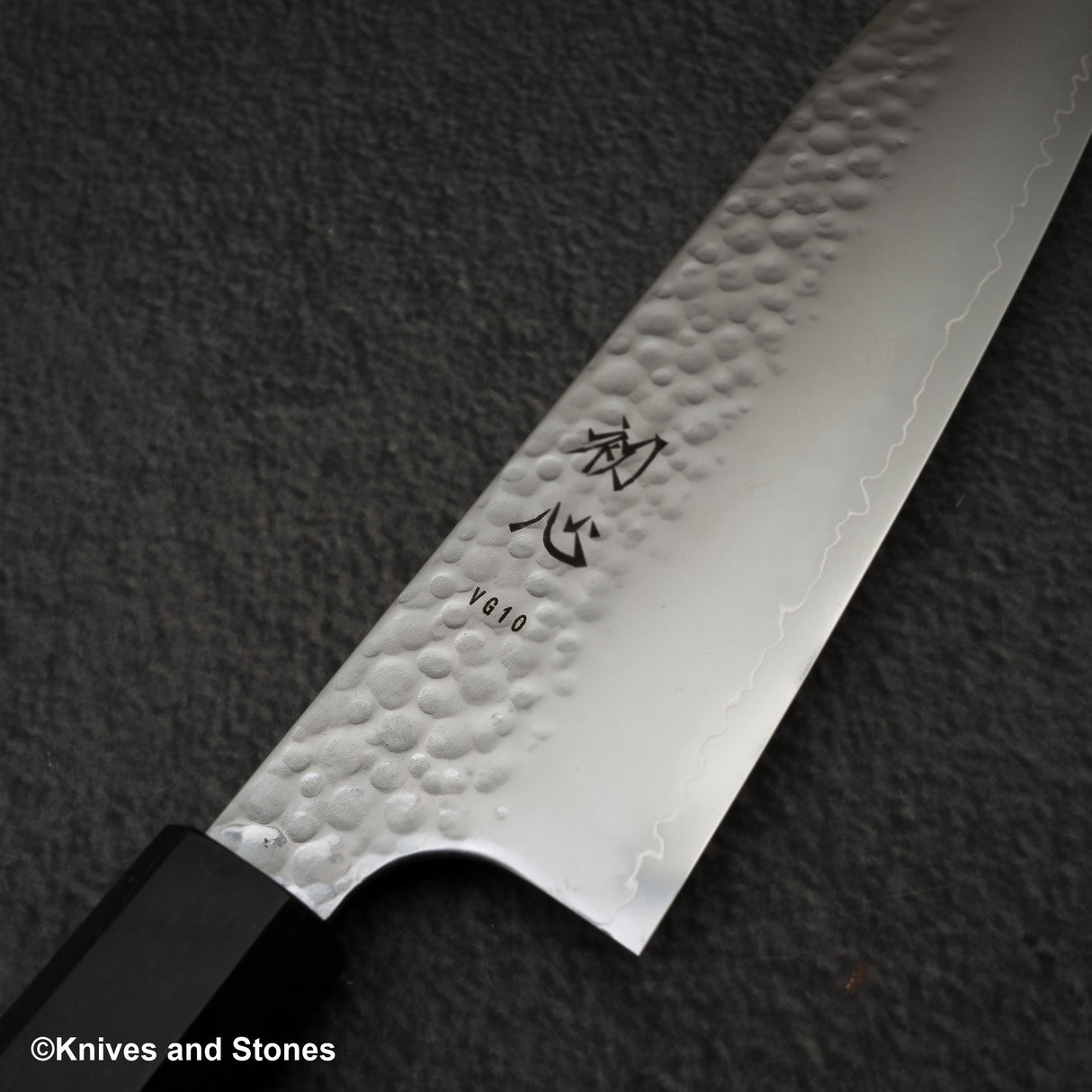 Hatsukokoro Hayabusa VG10 Tsuchime Sanmai Santoku 180mm Ebony