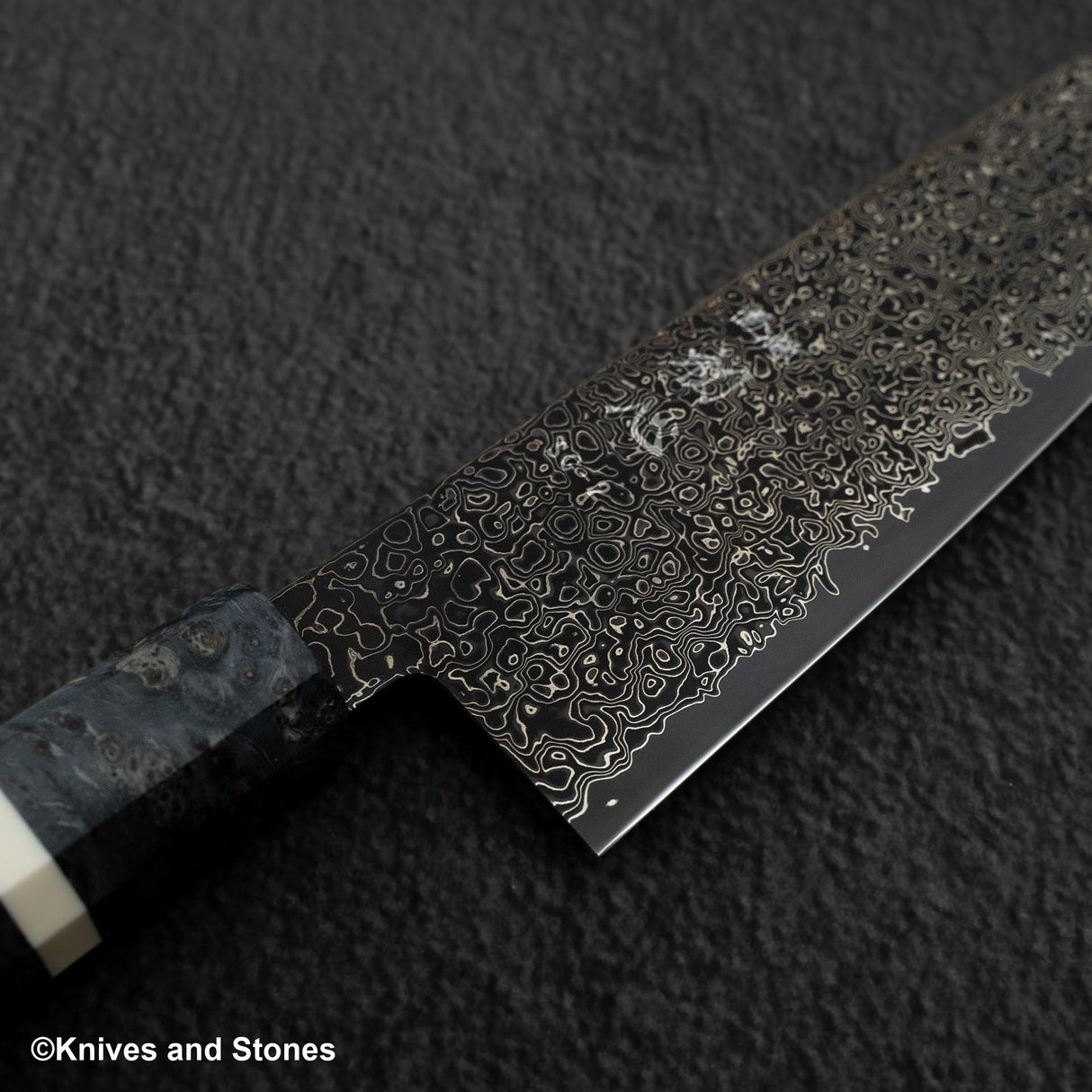 Hatsukokoro Saihyo SG2 Kurozome Black Damascus Santoku 180mm Birch