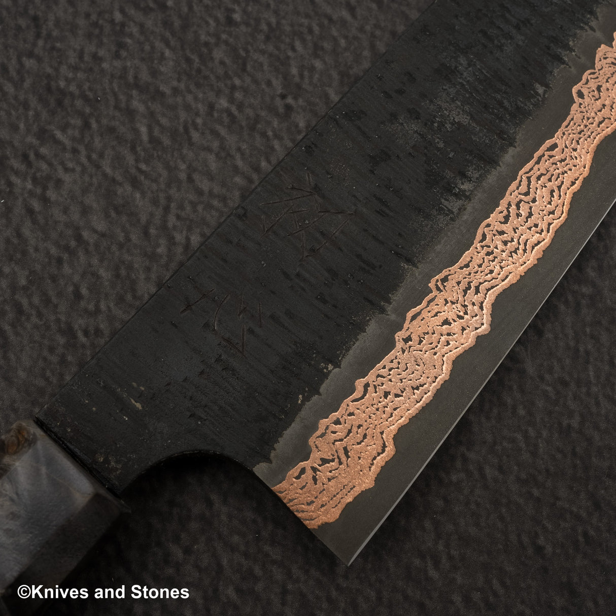 Hatsukokoro x Nigara Yorokobi SLD Copper Tsuchime Damascus Santoku 180mm with Saya