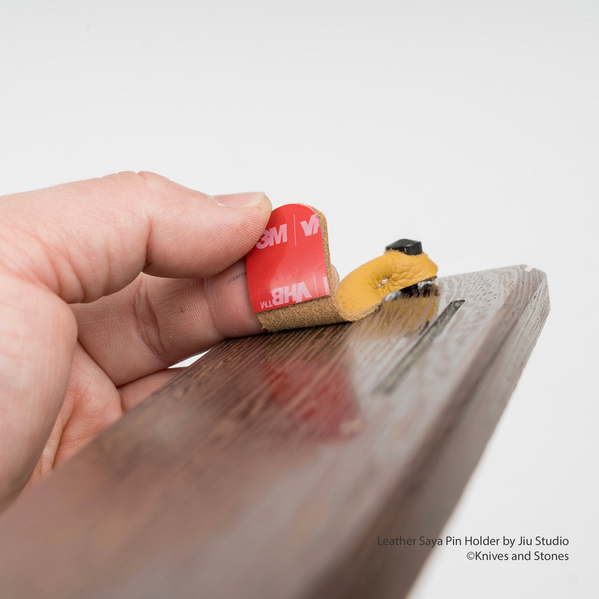 皮革 Saya 別針夾(帶別針)