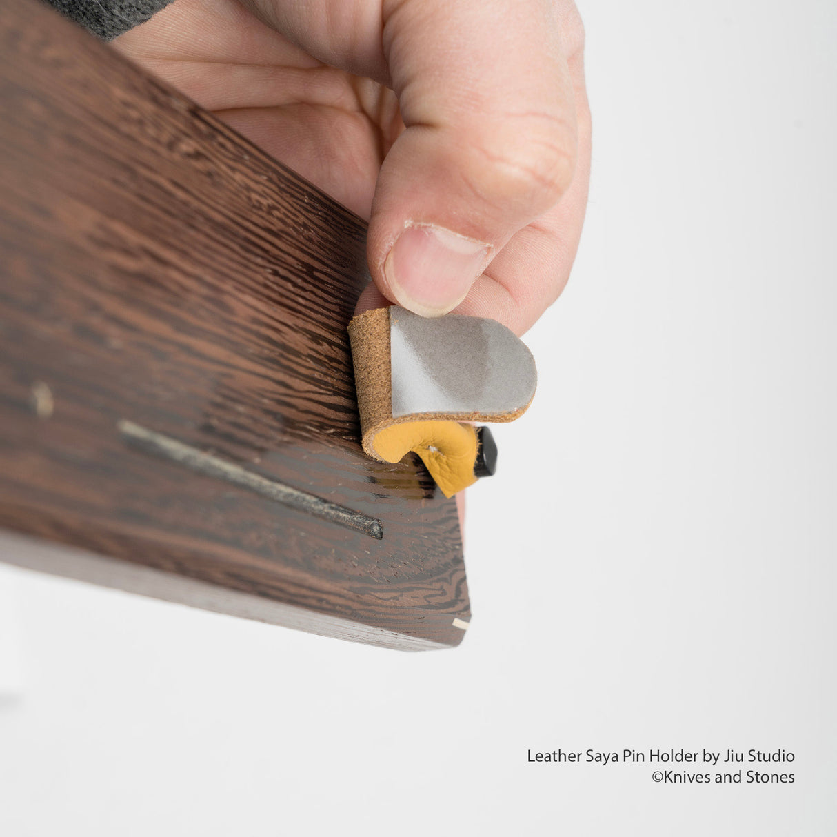 皮革 Saya 別針夾(帶別針)