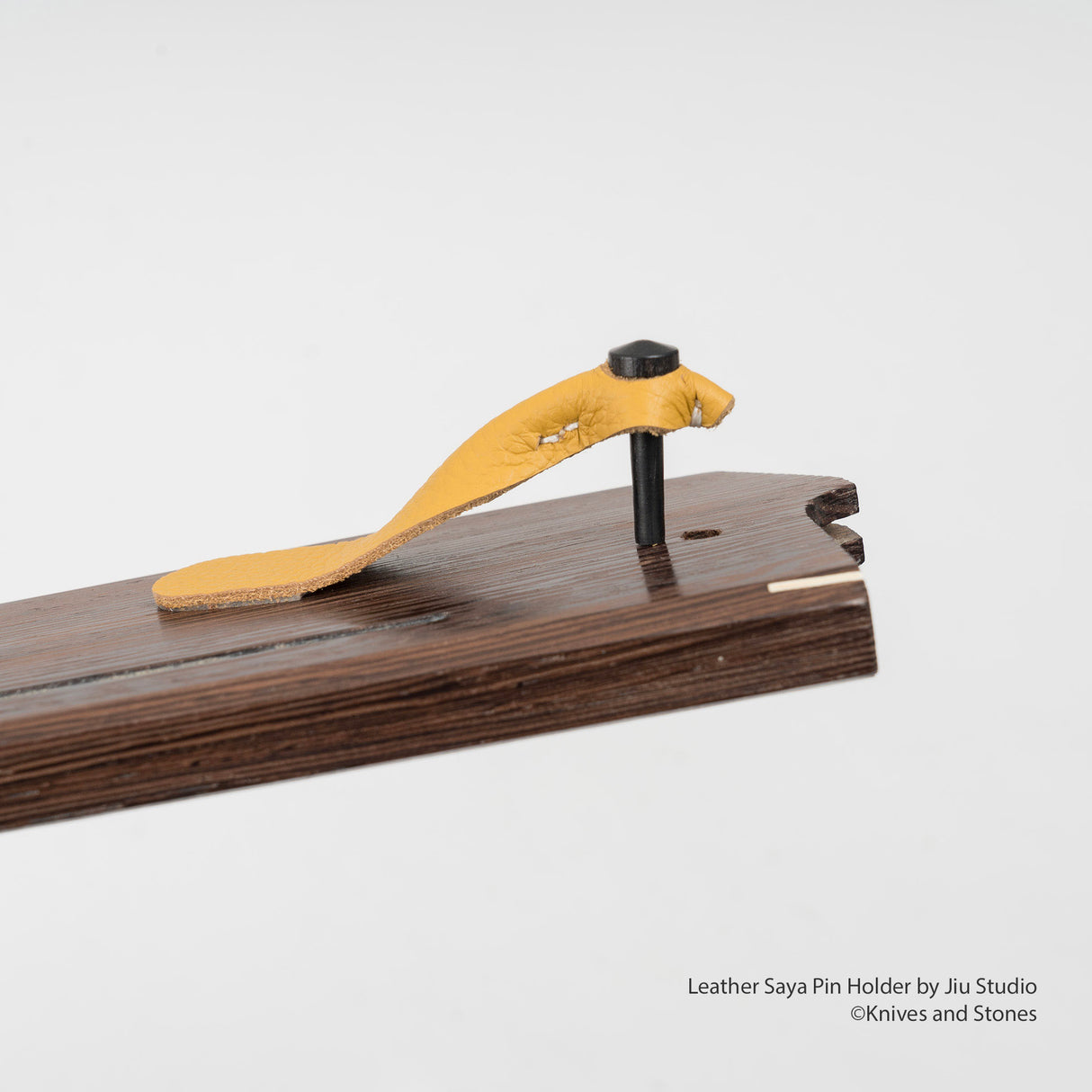 皮革 Saya 別針夾(帶別針)