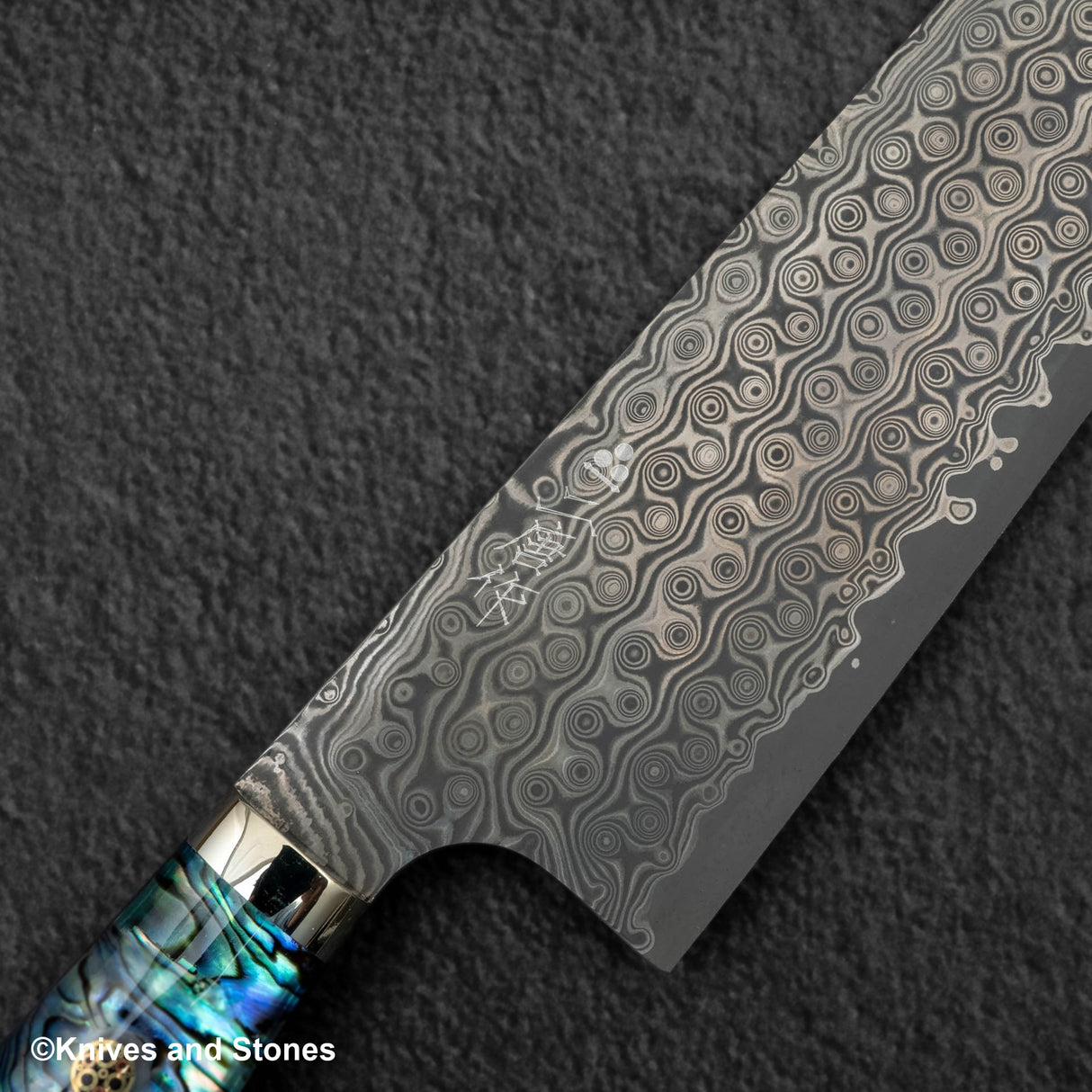 Nigara Anmon(暗紋)SG2 雨滴大馬士革 K 尖 Gyuto 240 毫米珍珠母鑲嵌手柄