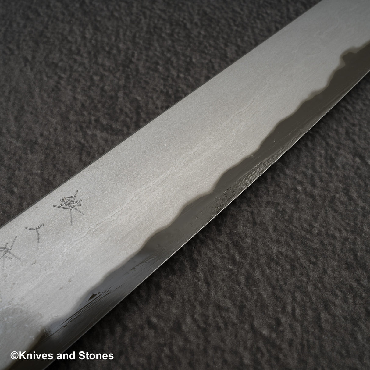 Tetsujin Tanryusen (Metal Flow) 藍 2 K-tip Sujihiki 240mm