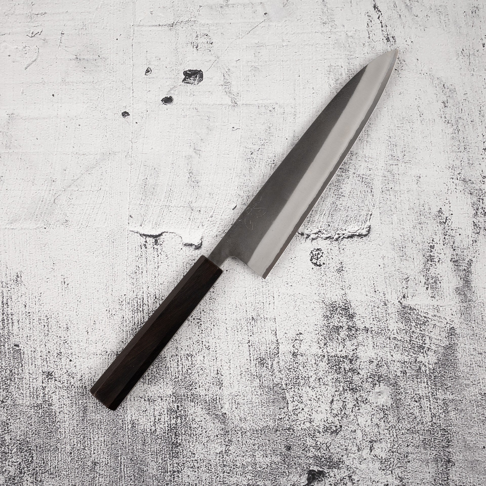 吉兼白鋼二號黑打梨地牛刀210mm 不鏽鋼夾層黑檀木by 初心– Knives and