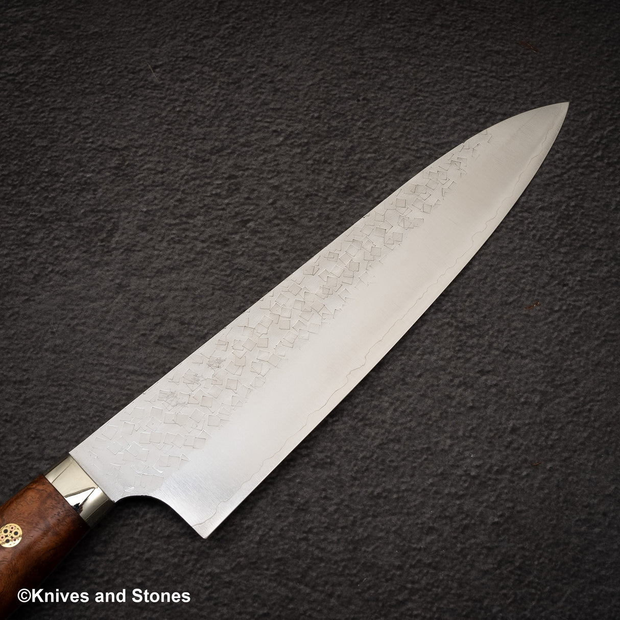 加藤佳美 SG2 Minamo Gyuto 210mm Amboyna Burl Western、Shikakkei Tsuchime