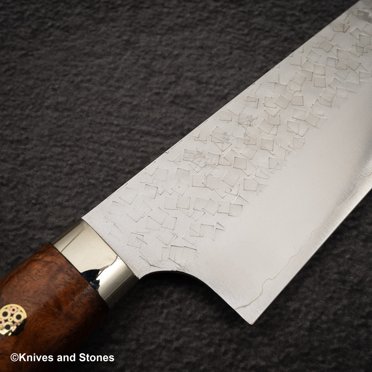加藤佳美 SG2 Minamo Gyuto 210mm Amboyna Burl Western、Shikakkei Tsuchime