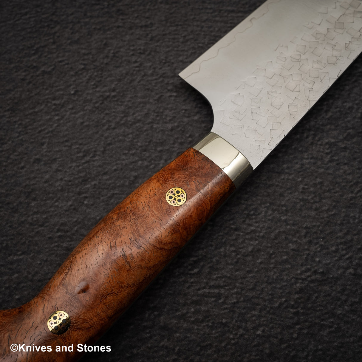 加藤佳美 SG2 Minamo Gyuto 210mm Amboyna Burl Western、Shikakkei Tsuchime