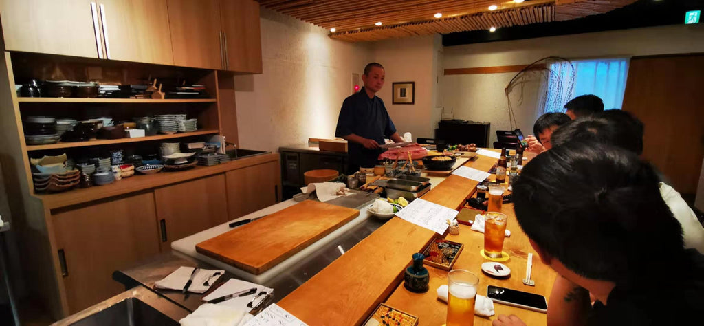 The counter at Sushi Sen in Kurakuen, Nishinomiya, with Sen-san behind it