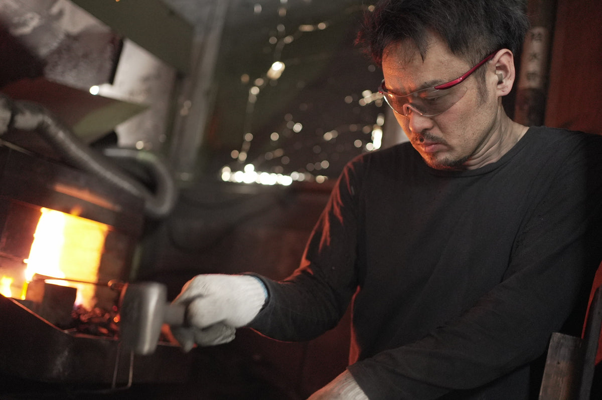 Satoshi Nakagawa at the forge, Nakagawa Uchihamono, Sakai.