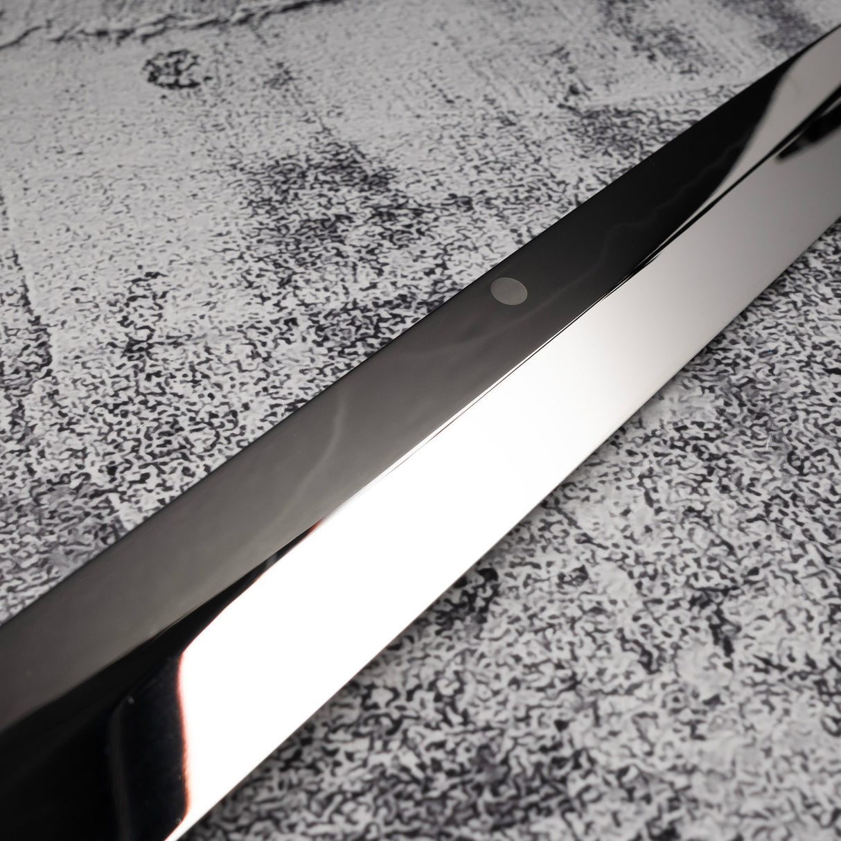 Exotic: Genkai Masakuni (玄海正國) Mizu-Honyaki Fuguhiki 300mm