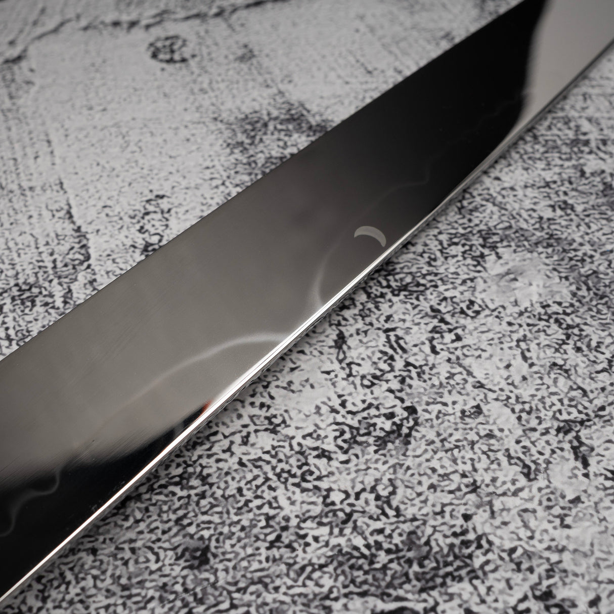 Exotic: Genkai Masakuni (玄海正國) Mizu-Honyaki Fuguhiki 300mm
