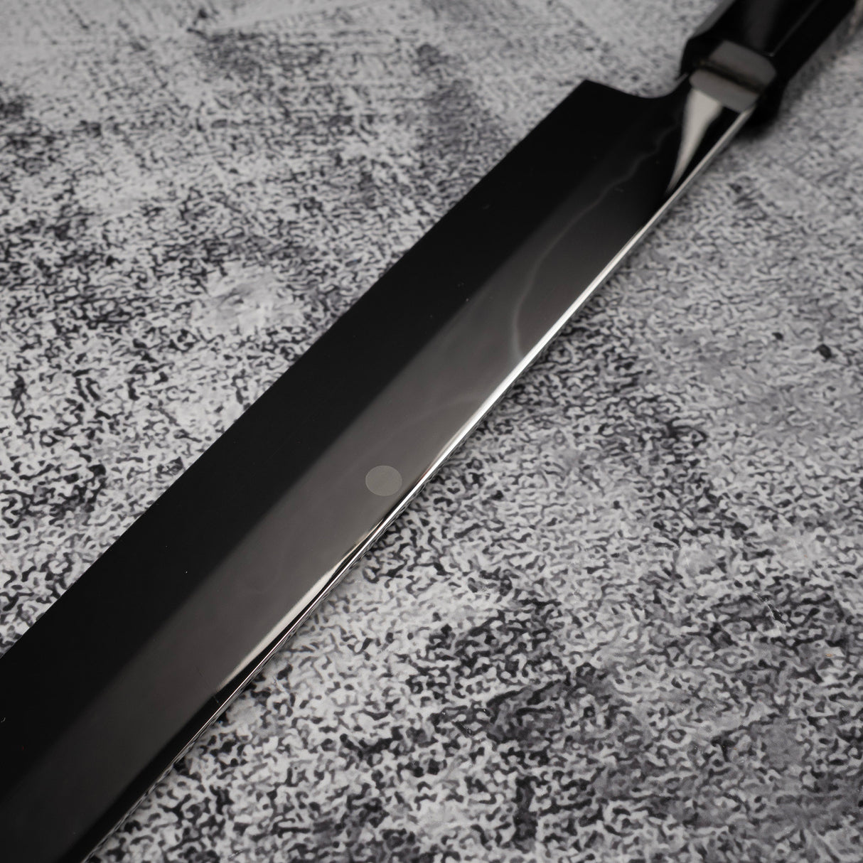 Exotic: Genkai Masakuni (玄海正國) Mizu-Honyaki Fuguhiki 300mm