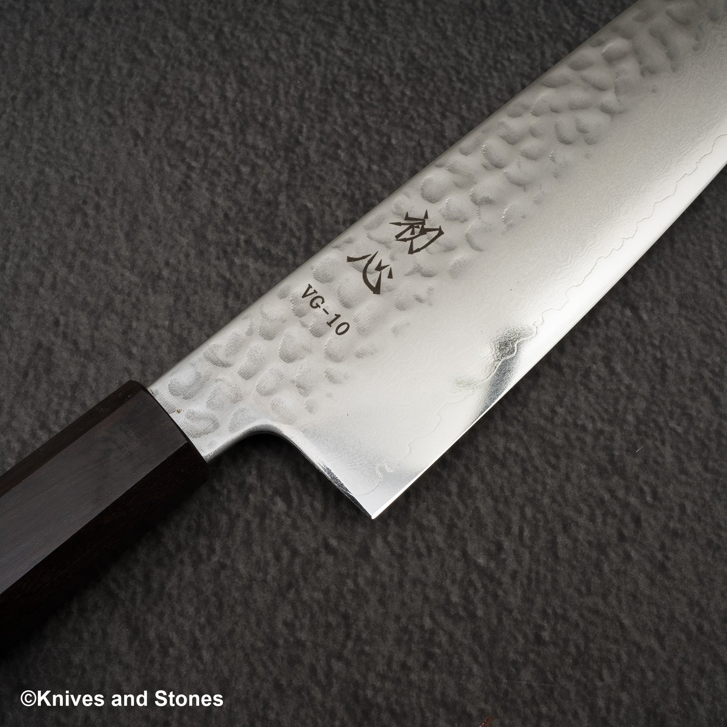 Hatsukokoro Hayabusa VG10 Damascus Tsuchime Santoku 180mm Ebony Handle