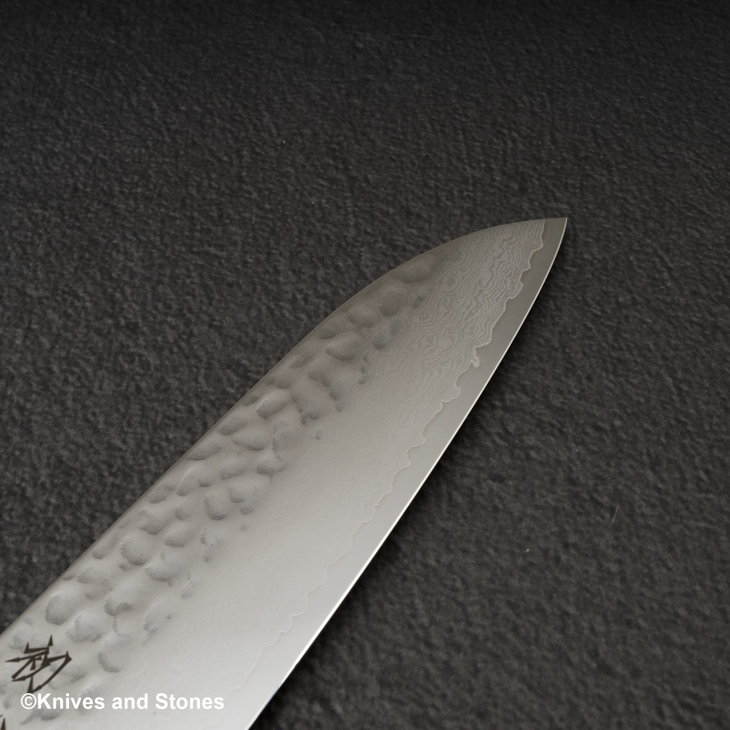 Hatsukokoro Hayabusa VG10 Damascus Tsuchime Santoku 180mm Ebony Handle