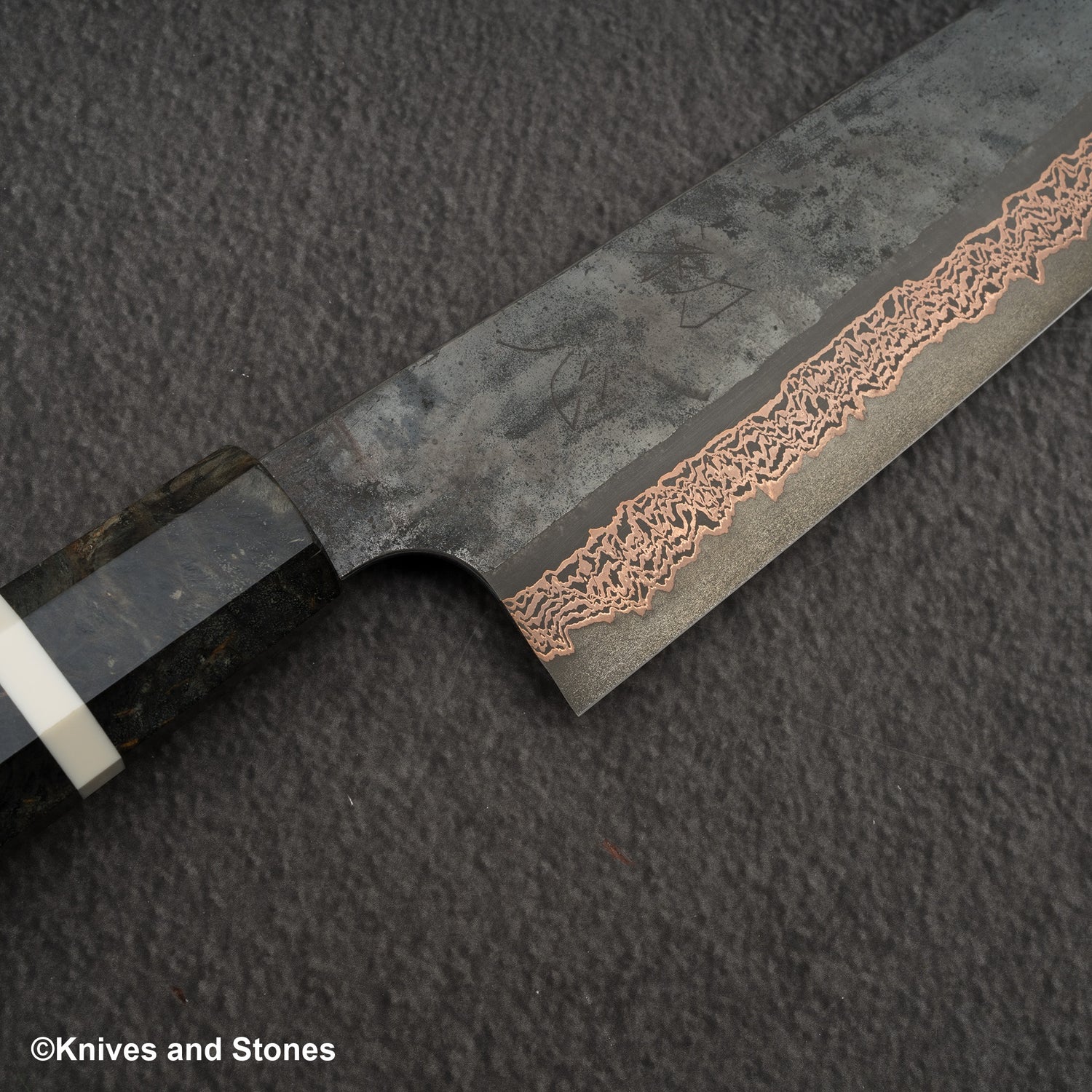 Hatsukokoro x Nigara Yorokobi SLD 銅大馬士革牛刀 240 毫米樺木手柄