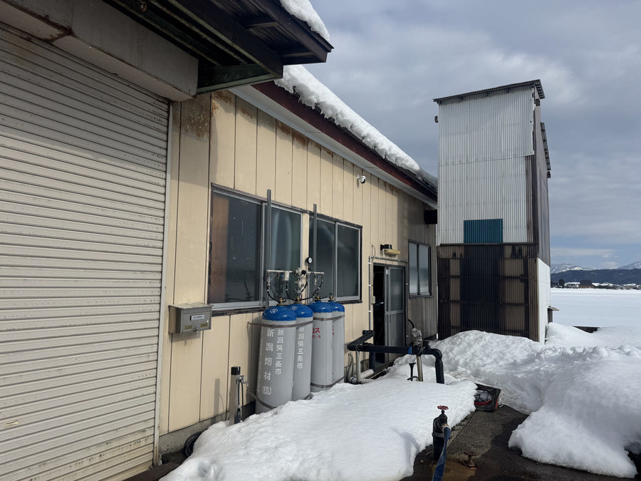 Manaka Hamono Tanrenjo workshop exterior in the snow, Sanjo